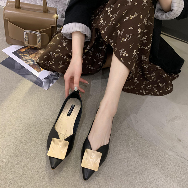 Ikdienas sieviešu apavu smails modelis ar metāla sprādzi