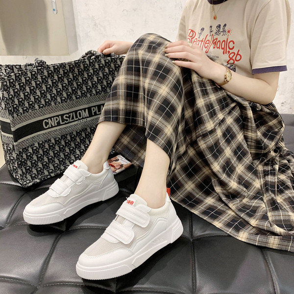 Sieviešu ādas kedas ar sietu un velcro