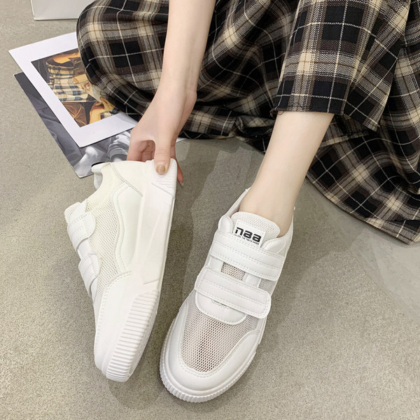 Sieviešu ādas kedas ar sietu un velcro