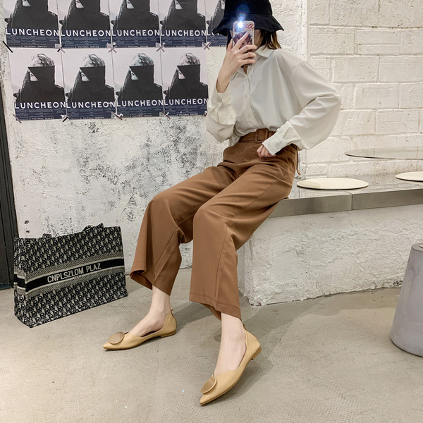 Kožne ženske casual cipele - model na špic s metalnom kopčom