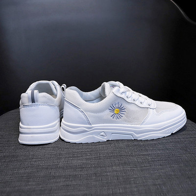 Sieviešu sporta kedas ar sietu un krāsainu izšuvumu