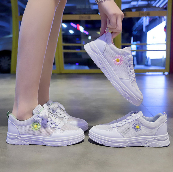 Sieviešu sporta kedas ar sietu un krāsainu izšuvumu