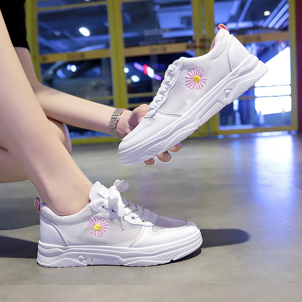 Sieviešu sporta kedas ar sietu un krāsainu izšuvumu