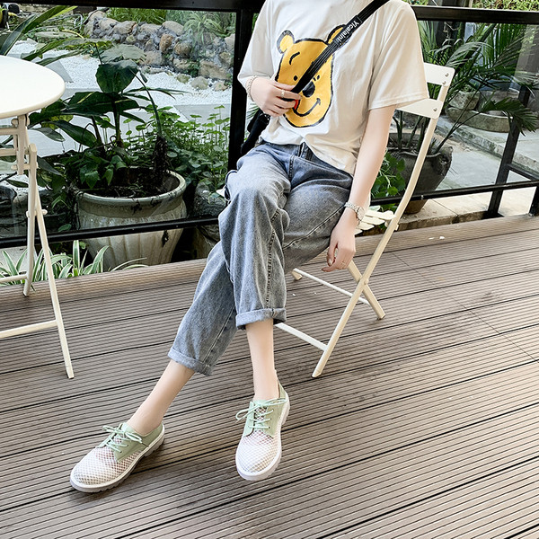 Sieviešu pavasara kurpes ar šņorēm un sietu