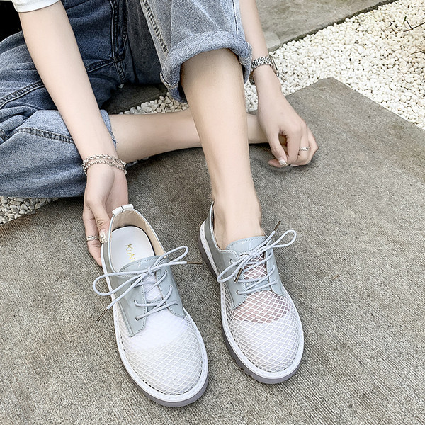 Sieviešu pavasara kurpes ar šņorēm un sietu