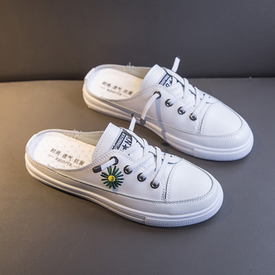 Eko bőrből készült alkalmi női tornacipő színes hímzéssel