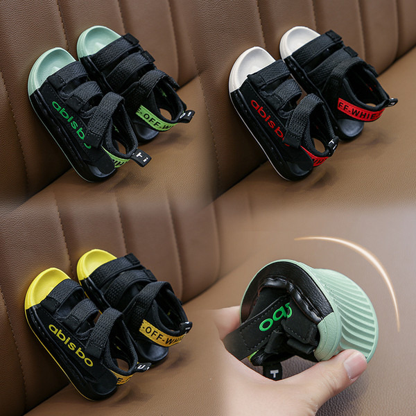 Ikdienas sandales ar uzlīmēm zēniem