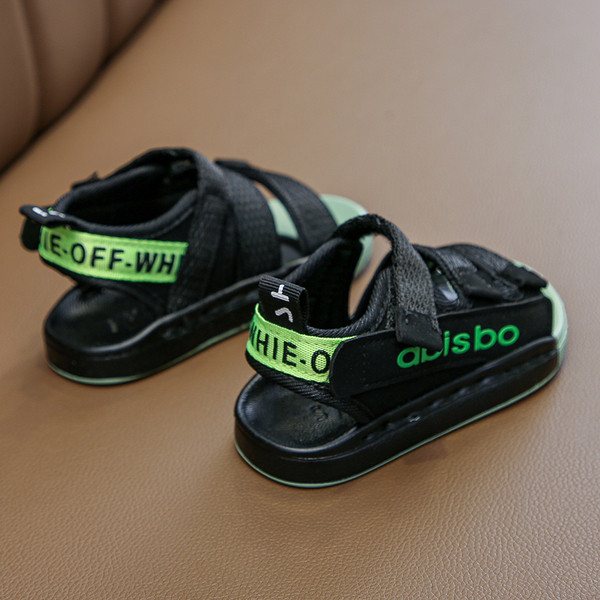 Ikdienas sandales ar uzlīmēm zēniem