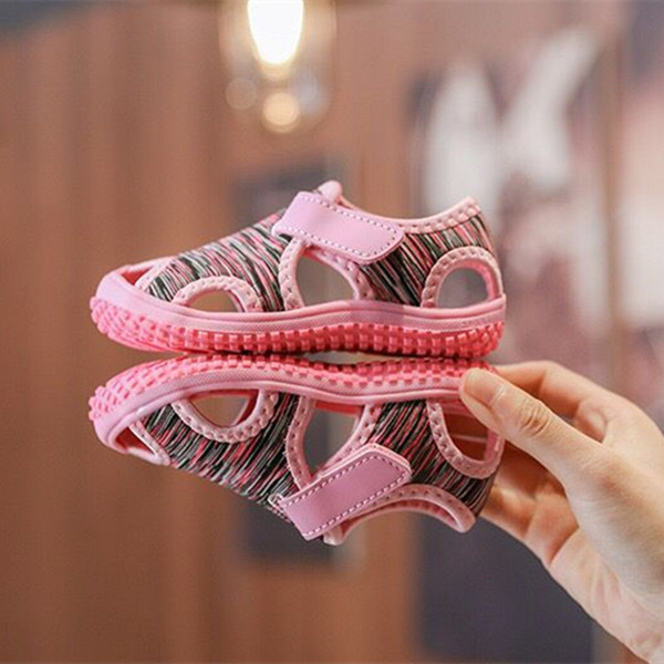 Įprastos vaikiškos basutės su lipduku berniukams ir mergaitėms