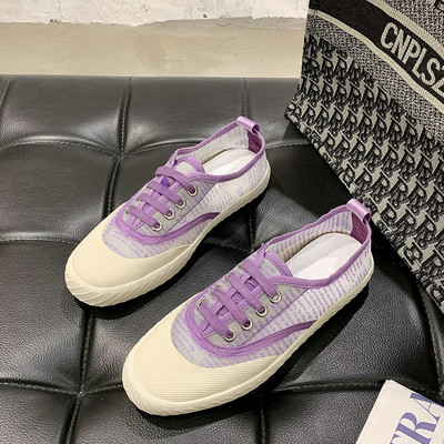 Sieviešu vasaras kedas ar plakanu zoli un sietu