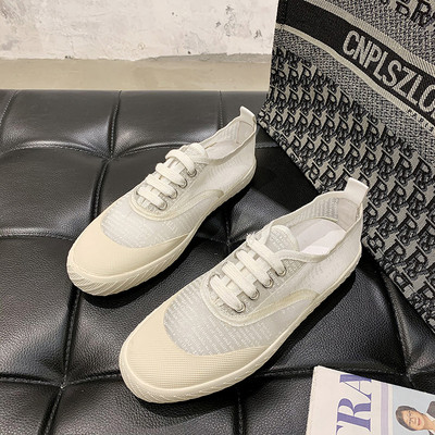 Sieviešu vasaras kedas ar plakanu zoli un sietu