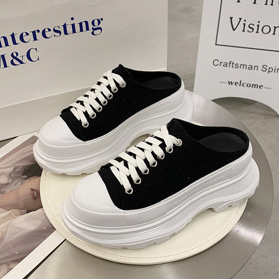 Sieviešu ādas kedas ar augstu plakanu zoli