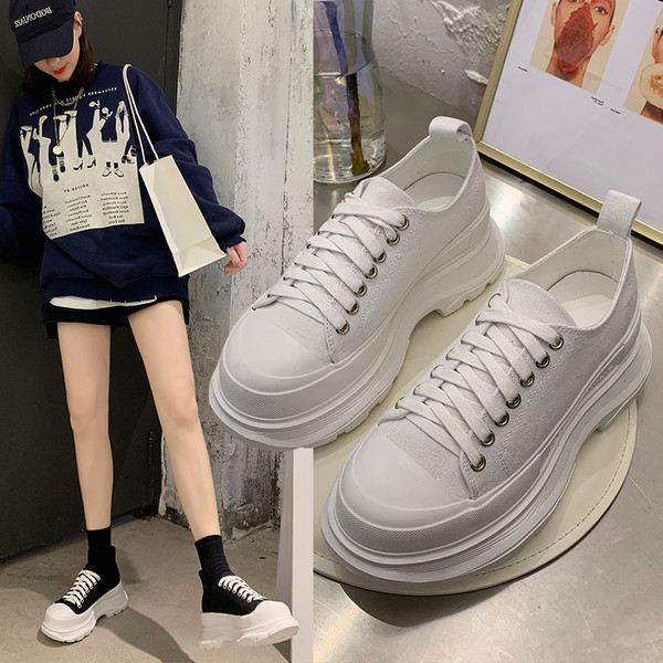 Sieviešu ādas kedas ar augstu plakanu zoli