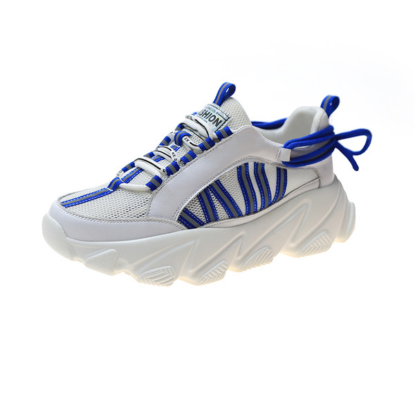 Sieviešu kedas ar augstām zolēm un krāsainām mežģīnēm