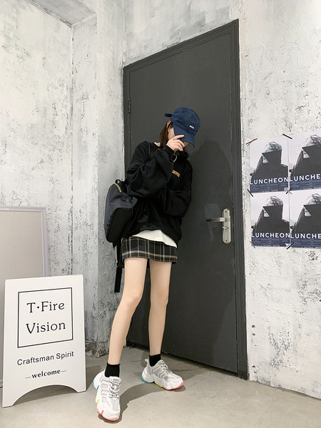 Krāsainas sieviešu sporta kedas no eko ādas ar sietu