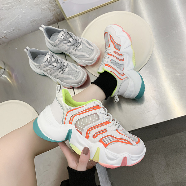 Krāsainas sieviešu sporta kedas no eko ādas ar sietu