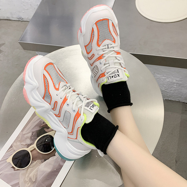 Krāsainas sieviešu sporta kedas no eko ādas ar sietu