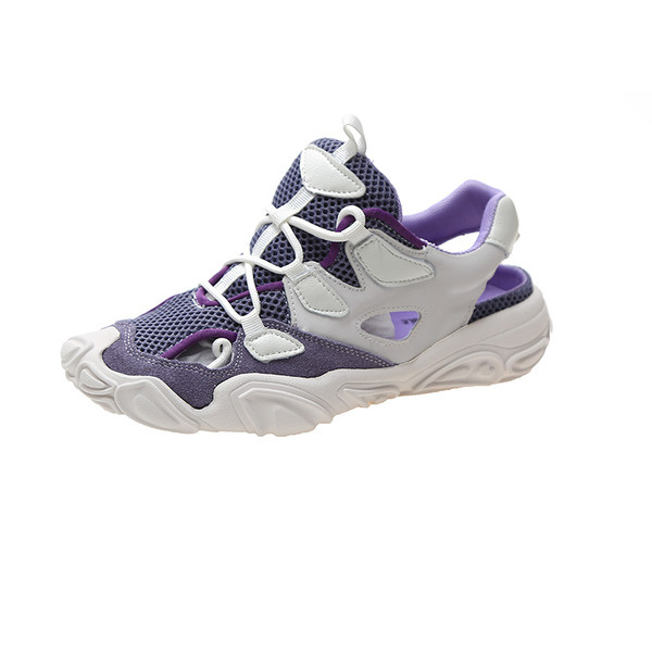 Tavaszi női tornacipő kivágásokkal