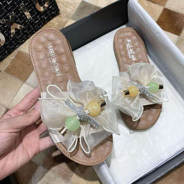 Ikdienas sieviešu čības ar plakanu zoli un zīmogu lenti