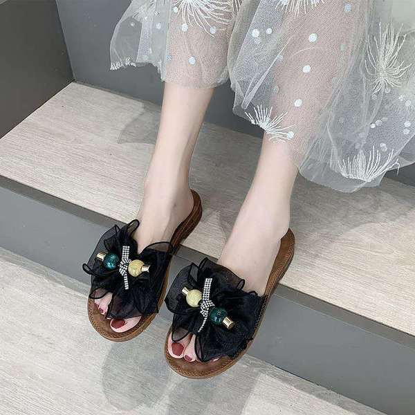 Ikdienas sieviešu čības ar plakanu zoli un zīmogu lenti