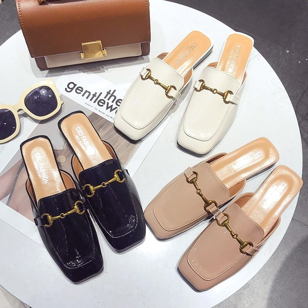 Stilīgi sieviešu čību tipa mokasīni ar metāla apdari