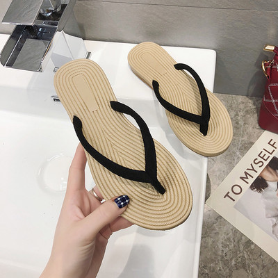 Ikdienas sieviešu čības vienkāršs modelis caur purngalu ar plakanu zoli