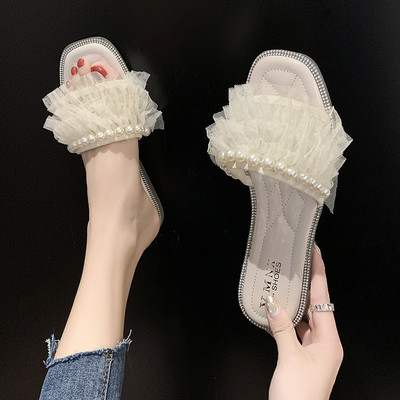 Modernas sieviešu čības ar plakanām zolēm, pērlēm un tillu