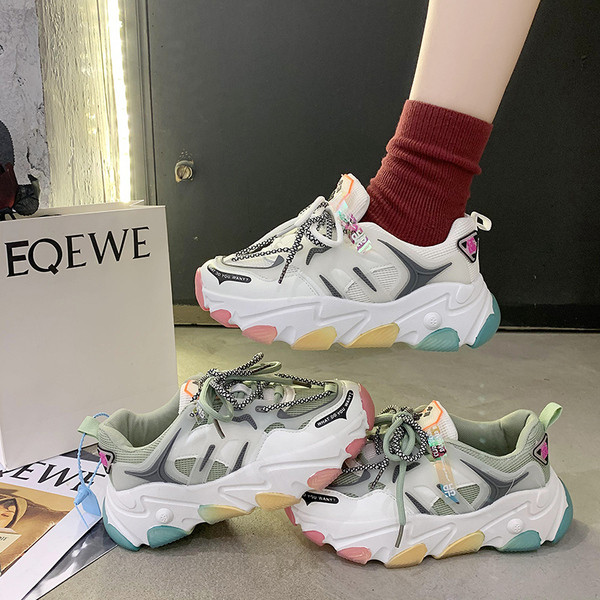 Naiste moodsad värvilise kõrge tallaga tossud