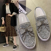 Sieviešu ikdienas pusatvērtas kurpes ar plakanu zoli un spīdīgu efektu