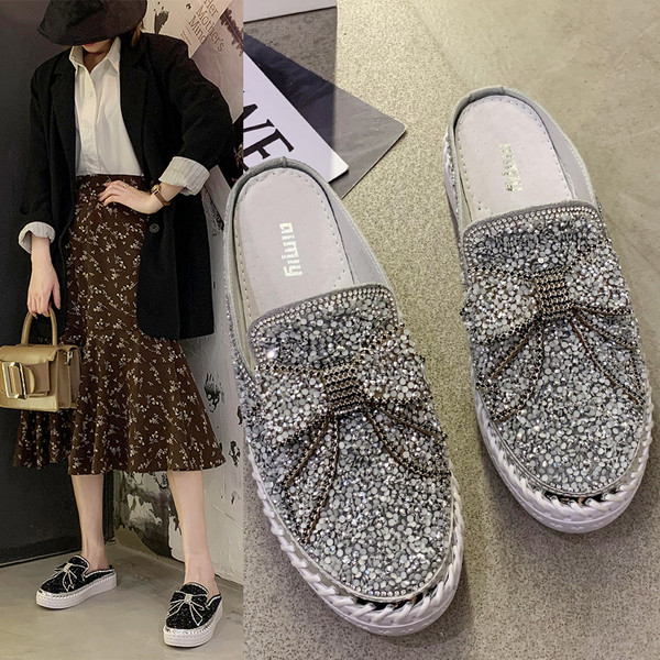 Sieviešu ikdienas pusatvērtas kurpes ar plakanu zoli un spīdīgu efektu