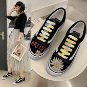 Női bőr tornacipő színes hímzéssel