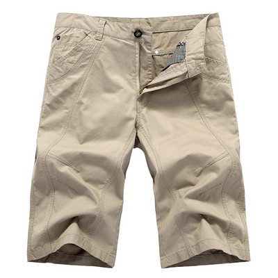 Vīriešu aktuālo šortu vienkrāsains modelis