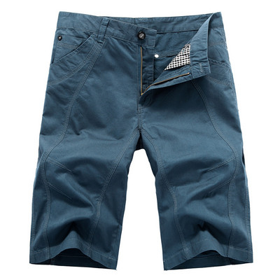 Vīriešu aktuālo šortu vienkrāsains modelis