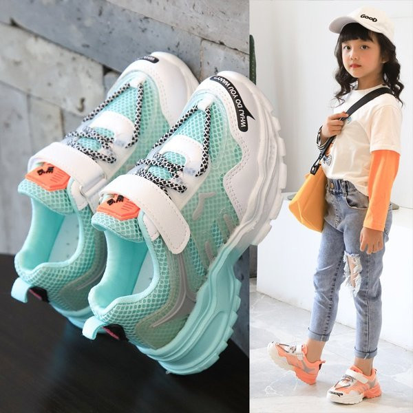 Bērnu tīkliņčības ar plāksteri un raupju zoli meitenēm