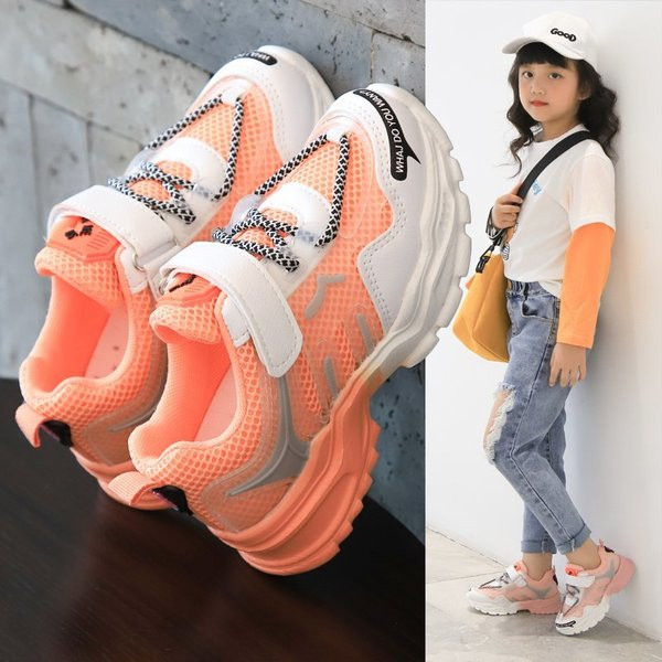 Bērnu tīkliņčības ar plāksteri un raupju zoli meitenēm