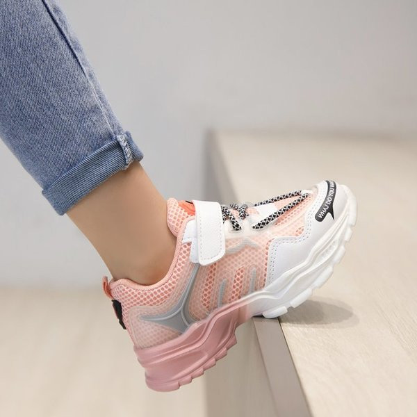 Bērnu tīkliņčības ar plāksteri un raupju zoli meitenēm