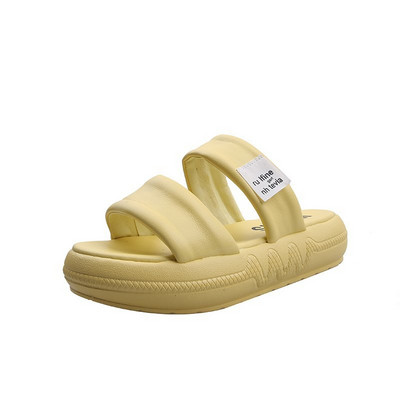 Alkalmi női papucs magas talppal, feliratokkal