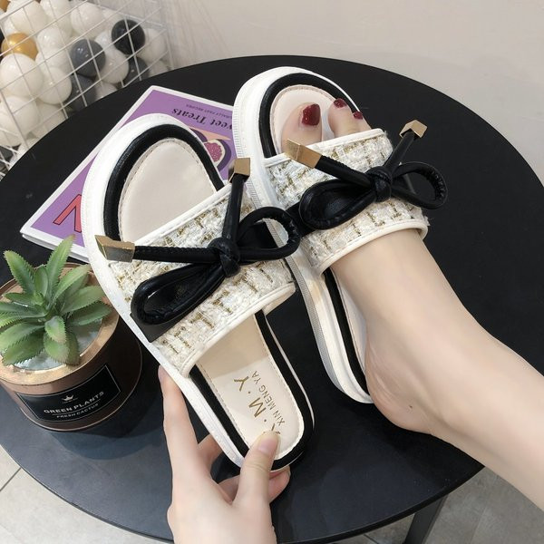 Sieviešu modernas čības ar lenti un plakanu zoli