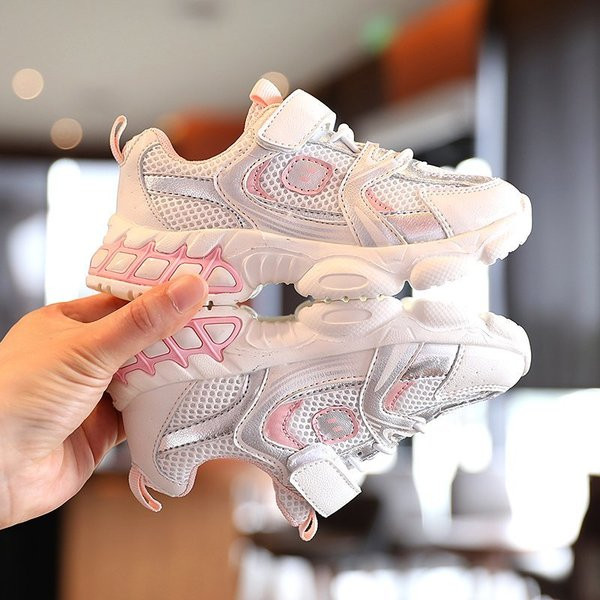 Gyerek tornacipő hálóval és matricákkal lányoknak