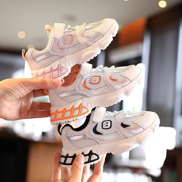 Gyerek tornacipő hálóval és matricákkal lányoknak