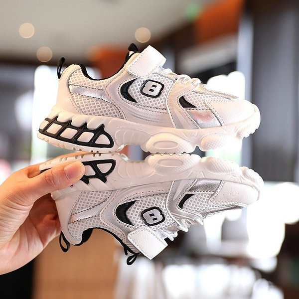 Gyerek tornacipő hálóval és matricákkal lányoknak