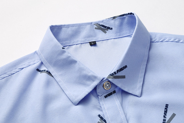 Pieguļošs vīriešu krekls ar klasisku apkakli un īsām piedurknēm