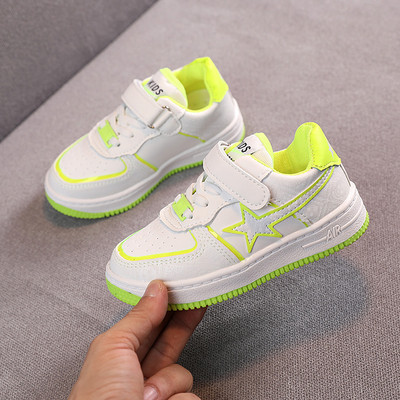 Csúszásmentes, matricás gyerekcipő lányoknak