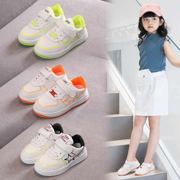 Csúszásmentes, matricás gyerekcipő lányoknak