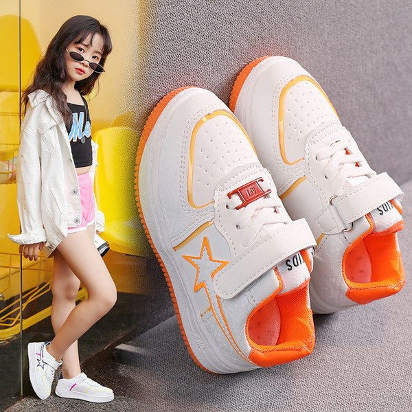 Csúszásmentes, matricás gyerekcipő lányoknak