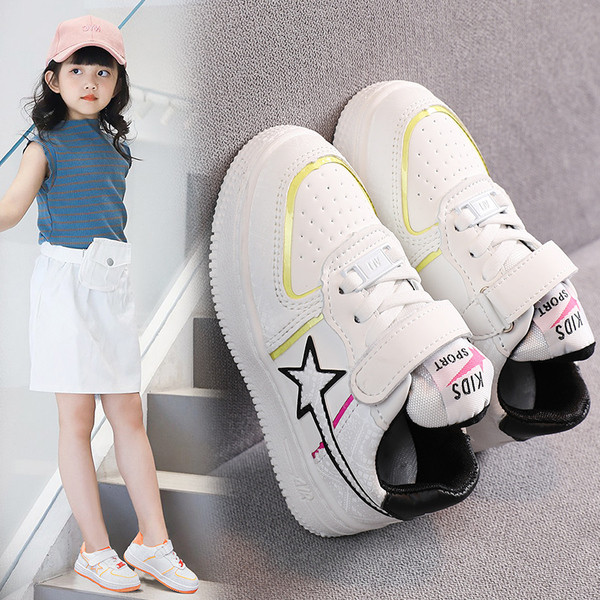 Csúszásmentes, matricás gyerekcipő lányoknak