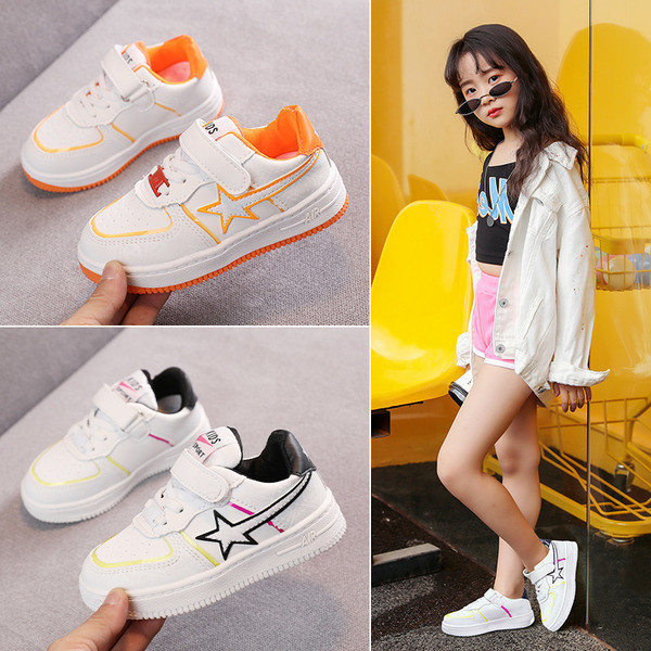 Csúszásmentes, matricás gyerekcipő lányoknak