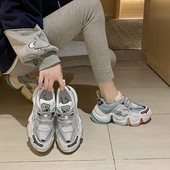 Női alkalmi tornacipő színes talppal és fűzővel