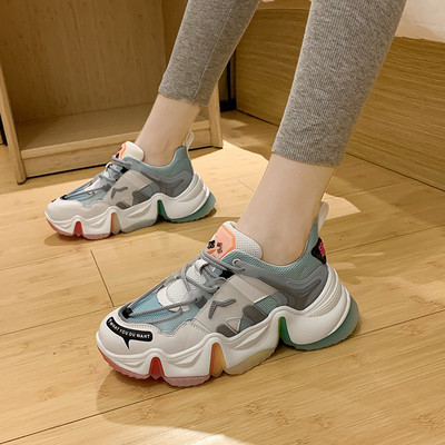 Női alkalmi tornacipő színes talppal és fűzővel