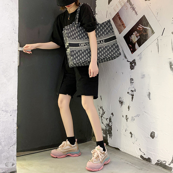 Hit modernas sieviešu kedas ar krāsainām zolēm